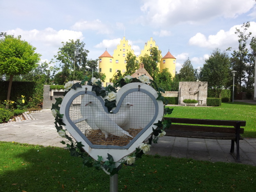 Weiße Tauben Hochzeit in Ulm
